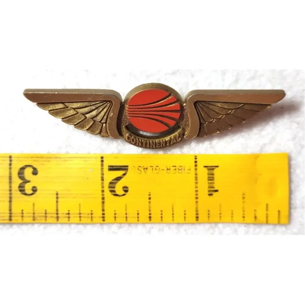 Vtg 70s 80s Continental Airlines Junior Pilot Goldtone Wings Plastic Pin Badge
